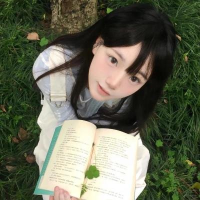 庭院里的女人